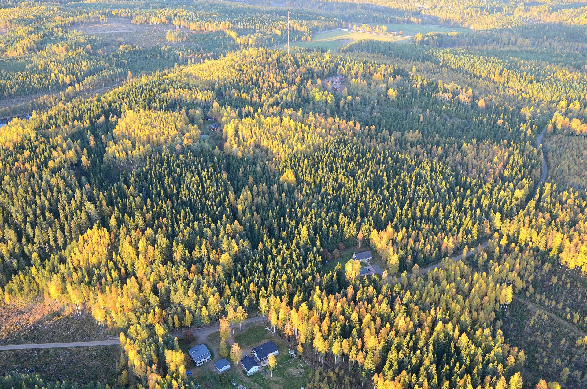 Permosvuoren taloja ylhäältä alas: Permonen, Permosmäki ja alempien nimiä ei kartalla olekaan.