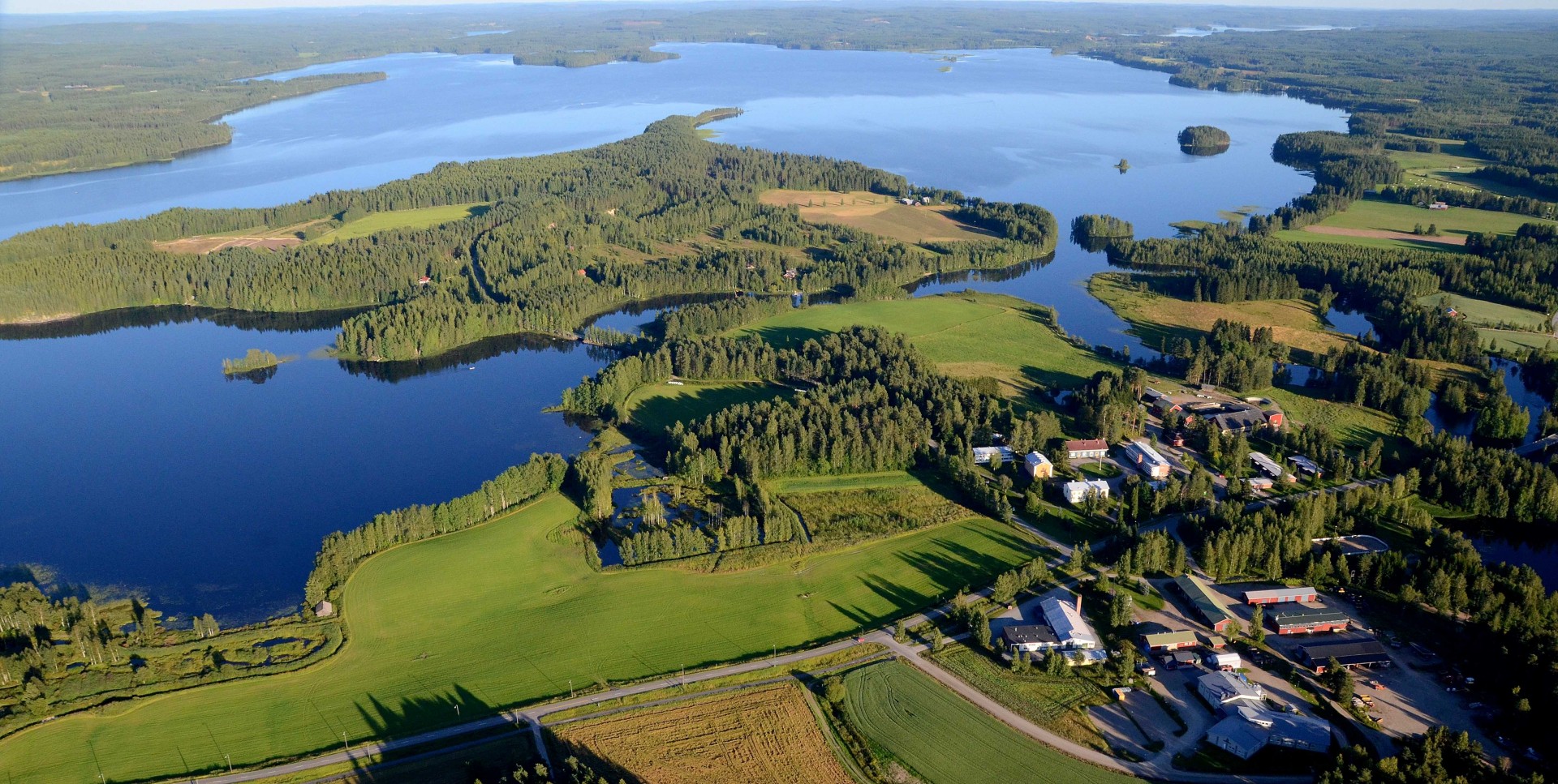 Summasjärvi, Summassaari ja Tarvaalan Maatalousoppilaitos.