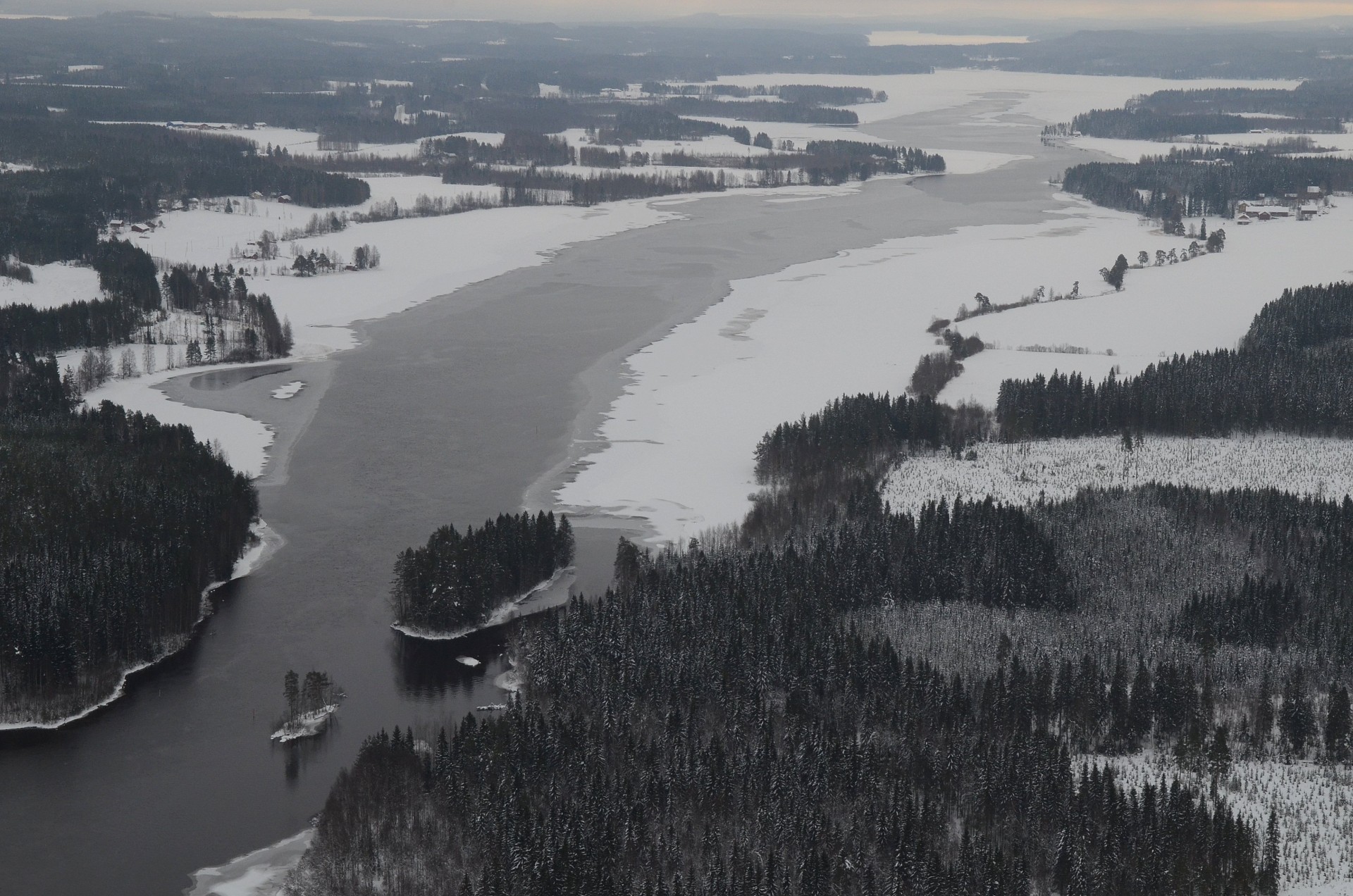 Vatiajärvi Kapeenkosken alajuoksulla.