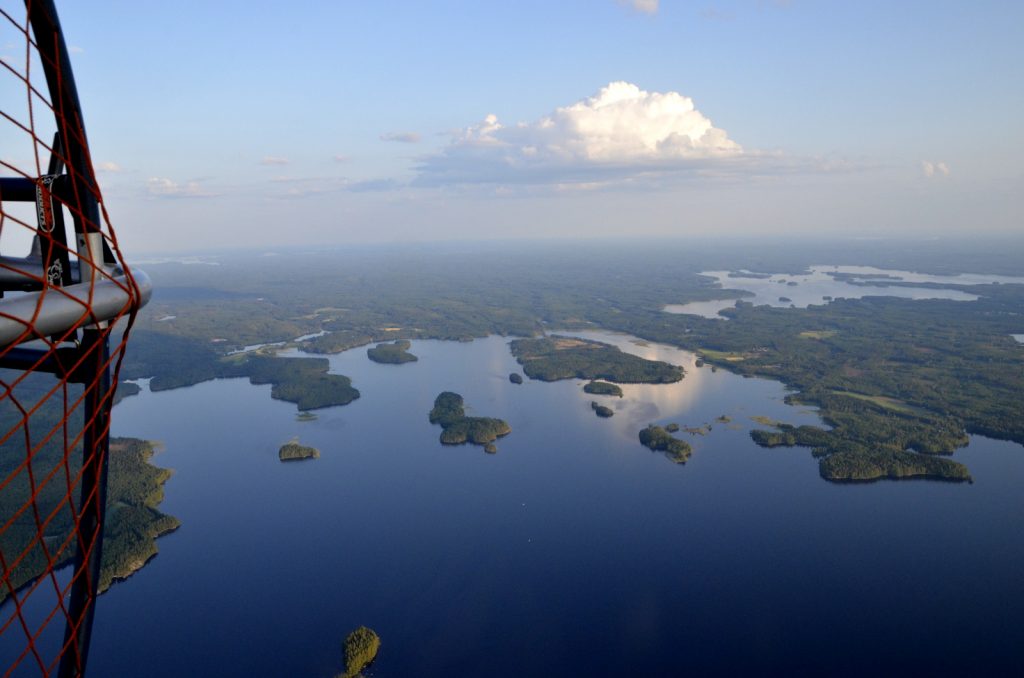 Muuruejärven ylitys, oikealla taustalla Vuosjärvi.