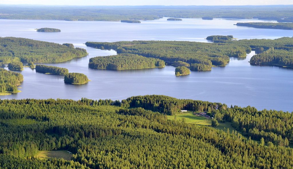 Siilinsalon tienoota, järvenselän takana Ruuponsaaren seutua.