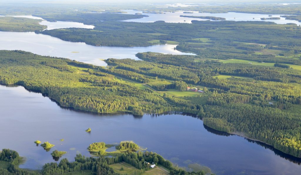 Lähimpänä Rajalahti, seuraava Jokilahti, kannaksen takana Muuruejärvi ja kauimmaisena Vuosjärvi.